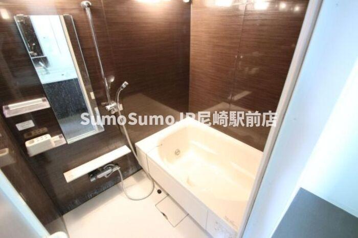 バス・シャワールーム　コンパクトで使いやすいお風呂です