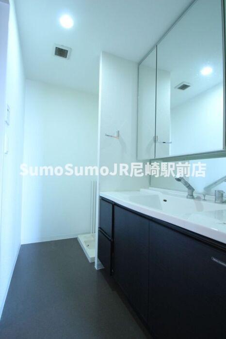 洗面設備　使いやすい洗面所です