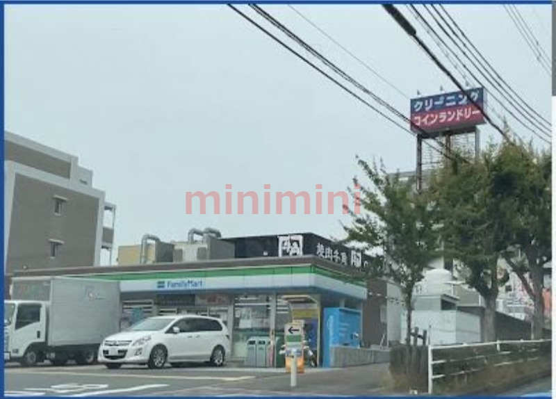 コンビニ　ファミリーマート吹田上山手町店（コンビニ）まで537m