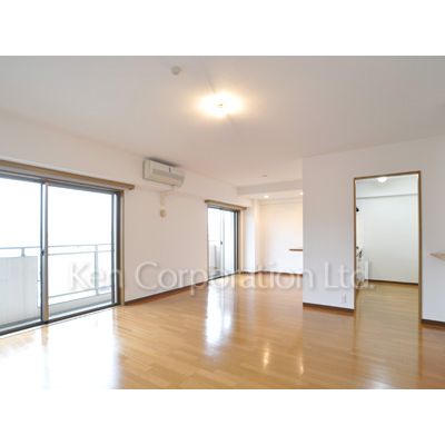 居室・リビング　同タイプ7階のお部屋を撮影。仕様が異なることがあります。