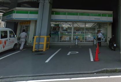 コンビニ　ファミリーマート新横浜駅西店（コンビニ）まで680m