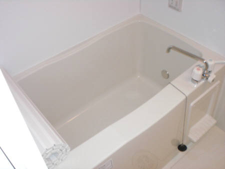 バス・シャワールーム　落ち着いた空間のお風呂です