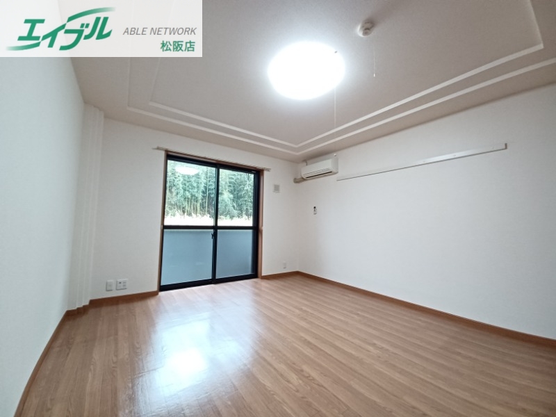 居室・リビング　同物件別室反転タイプ画像