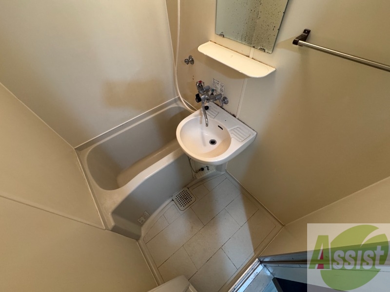 バス・シャワールーム　バスルームはこちらです。広々としてゆったり休めます。