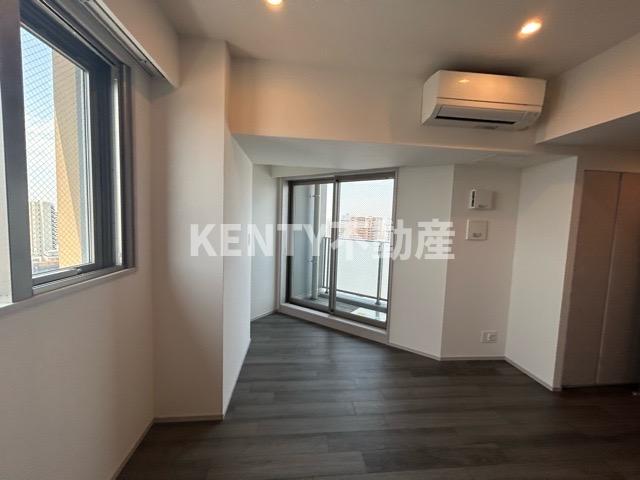 居室・リビング　こちらの居間で趣味の時間をお楽しみください