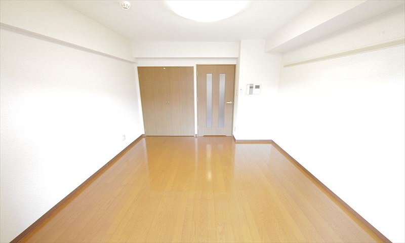 居室・リビング　洋室8.0帖　キッチン2.0帖