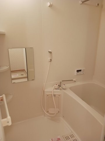 バス・シャワールーム　落ち着いた空間のお風呂です