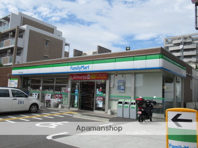 コンビニ　ファミリーマート（コンビニ）まで612m