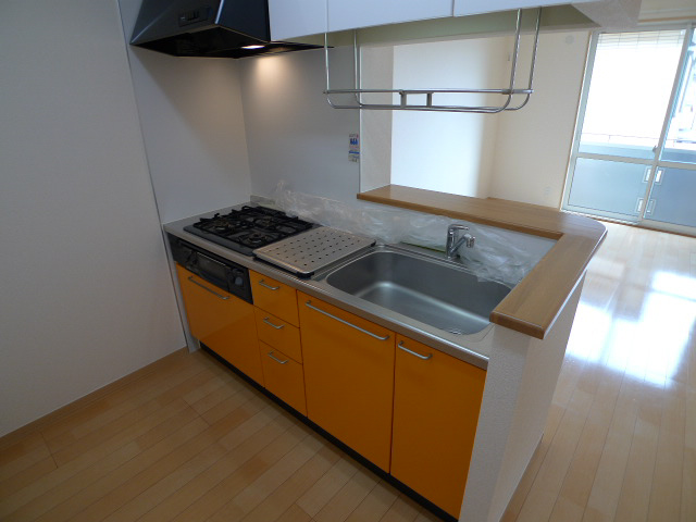 キッチン　嬉しいシステムキッチン完備！