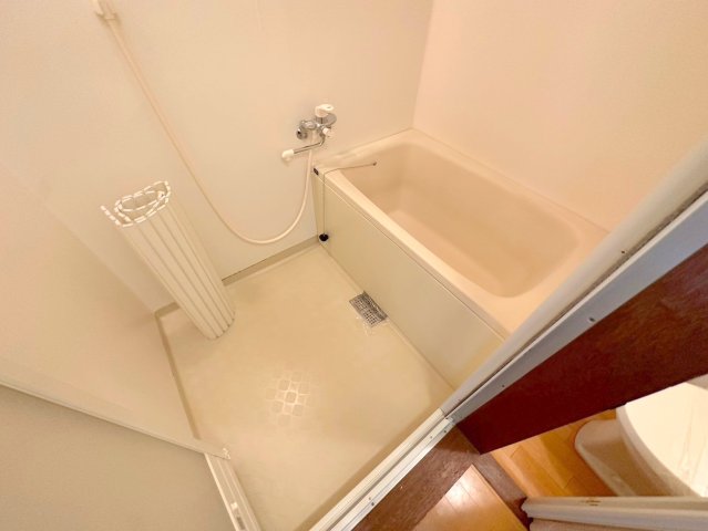 バス・シャワールーム　広めのお風呂は一日の疲れを癒してくれます。