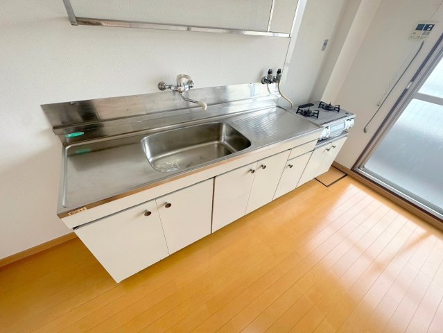 キッチン　あなたの好みに合わせたコンロを置いてくださいね。