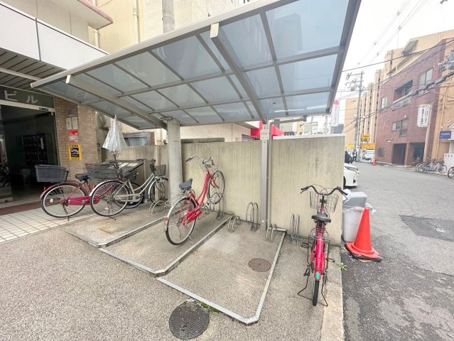 駐車場　敷地内には入居者専用の駐輪スペースもあります。