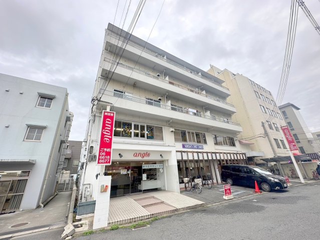 建物外観　どこか懐かしさを感じさせてくれる暖かみのある建物です。