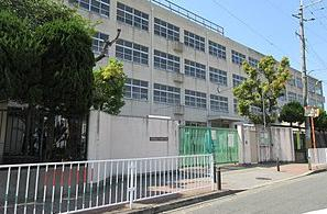 小学校　東大阪市立八戸の里小学校（小学校）まで270m