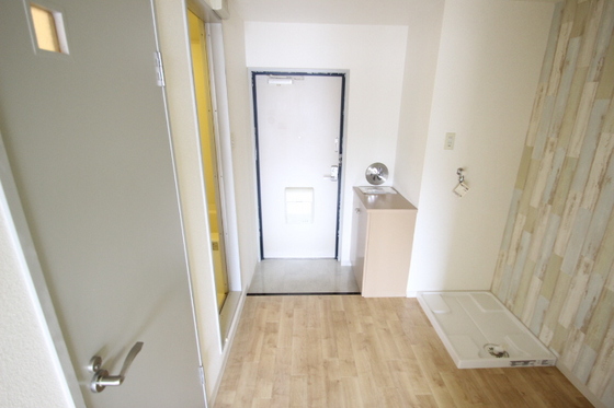 玄関　※別号室の写真です