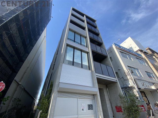 建物外観　防犯カメラ、宅配ボックス完備☆