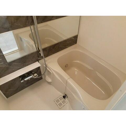 バス・シャワールーム　浴室乾燥機付き☆