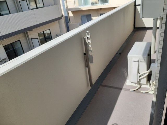 バルコニー　角部屋・2面採光で風通り良好☆