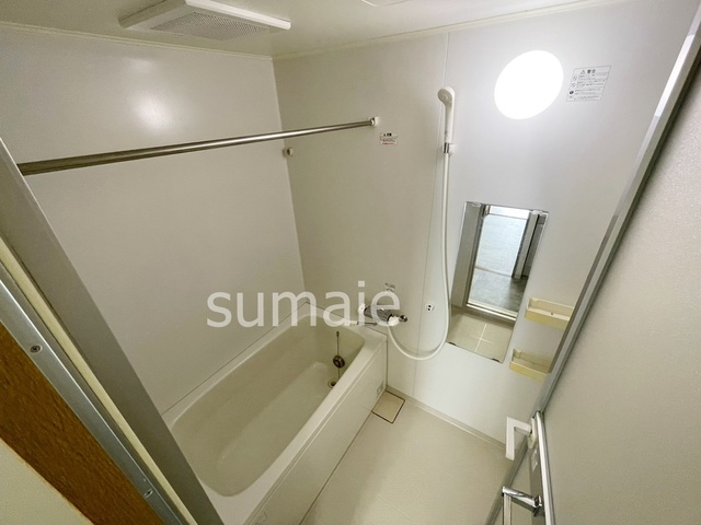 バス・シャワールーム　バスルームです。