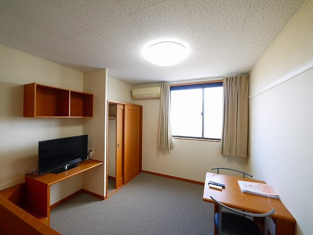 その他部屋・スペース　広くて明るい寝室