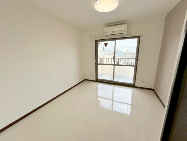 居室・リビング　明るく広々としたリビングです。