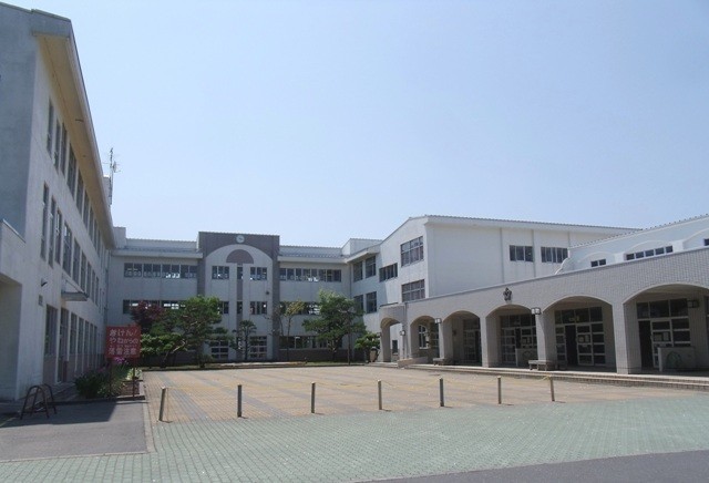 小学校　十和田市立三本木小学校（小学校）まで1700m