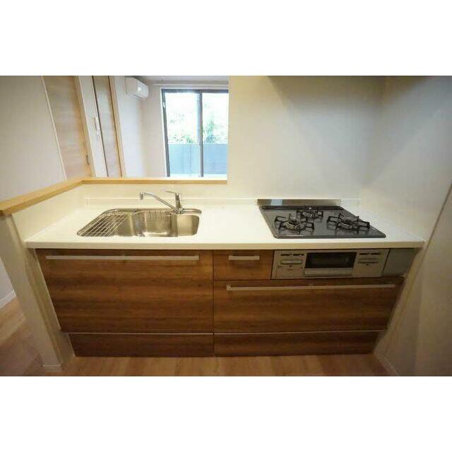 キッチン　■３口コンロのシステムキッチン