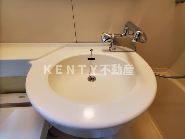 洗面設備　ゆったりとスペースのある洗面所