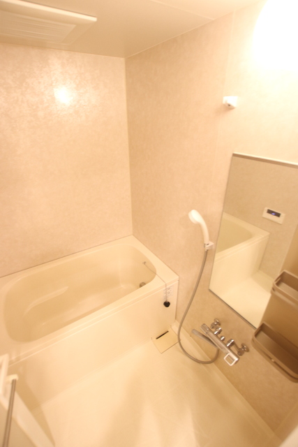 バス・シャワールーム　【※他号室参考写真】節約にも嬉しい追焚機能付きのバスルーム