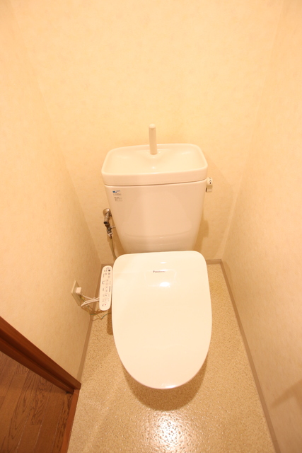 トイレ　【※他号室参考写真】温水洗浄便座機能付きのトイレ