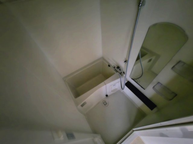 バス・シャワールーム　モデル写真