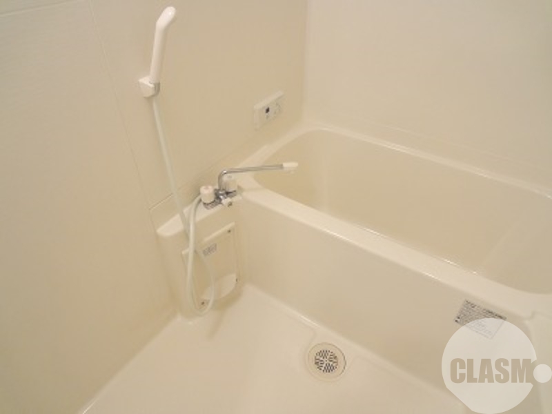 バス・シャワールーム　キレイにリフォームされています♪