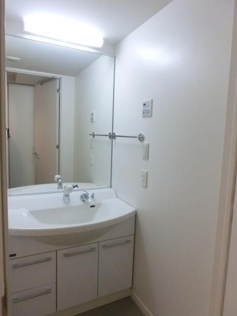 洗面設備　★朝の身支度に便利な独立洗面台★