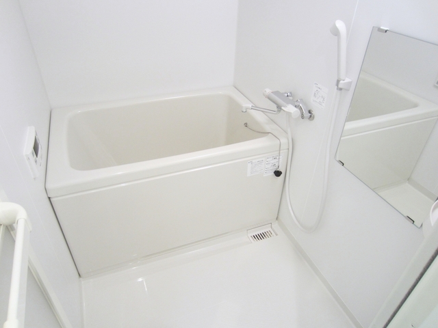 バス・シャワールーム　大変綺麗な浴室となっております。