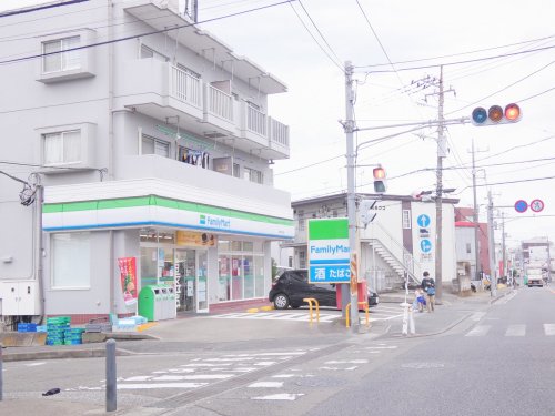 コンビニ　ファミリーマート 川崎向ケ丘店（コンビニ）まで327m