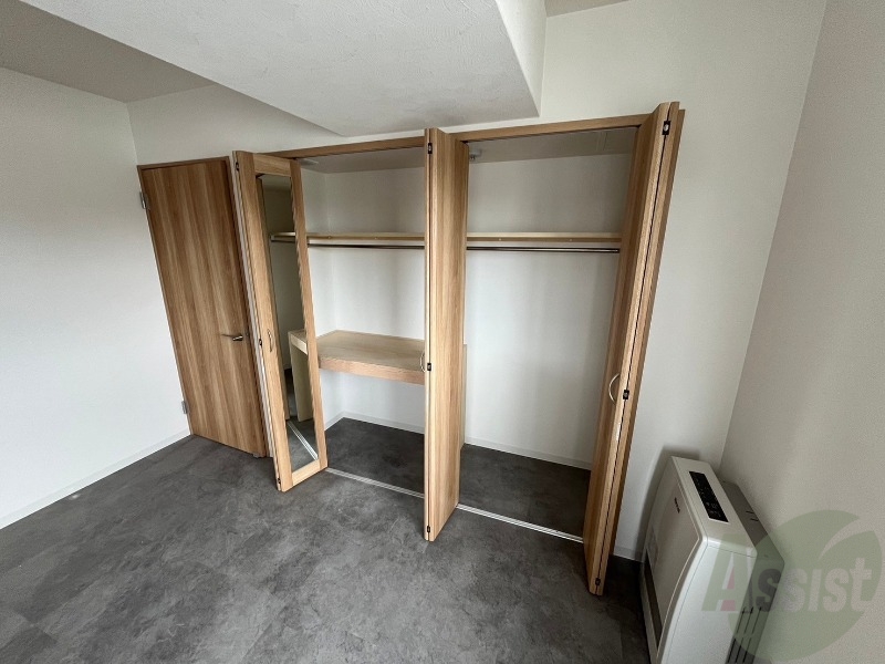 収納　クローゼットは奥行きもあり、荷物が多い方でも安心です。