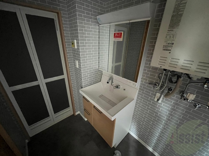 洗面設備　シャンプードレッサー。身支度はここでばっちりですね。