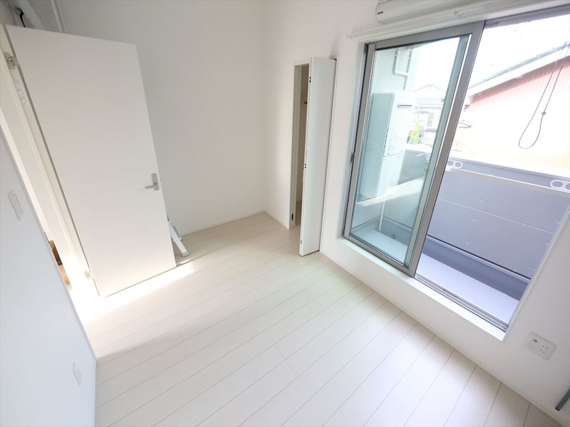 バルコニー　洋室6帖　ロフト4.8帖（収納でも使えます）