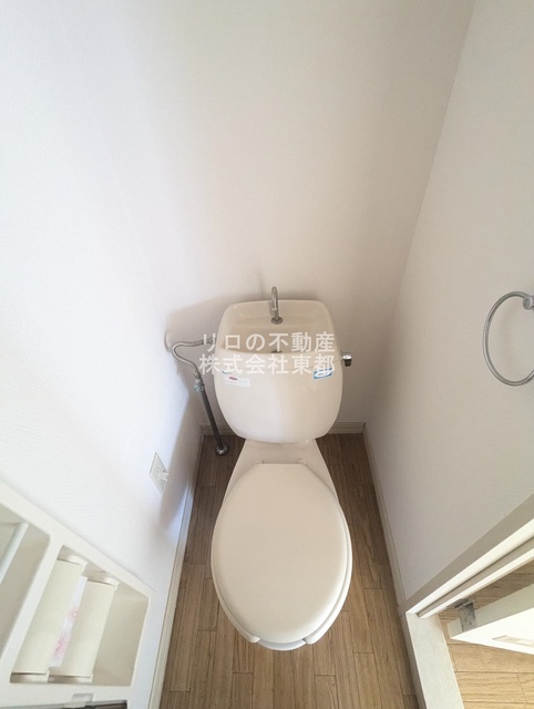 トイレ　白基調で清潔感のあるトイレです♪