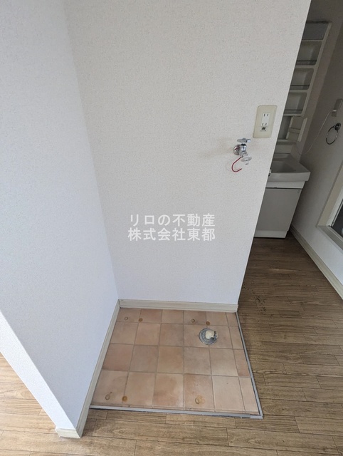 その他　洗濯機置き場は室内にあるので雨に濡れる心配はありません。