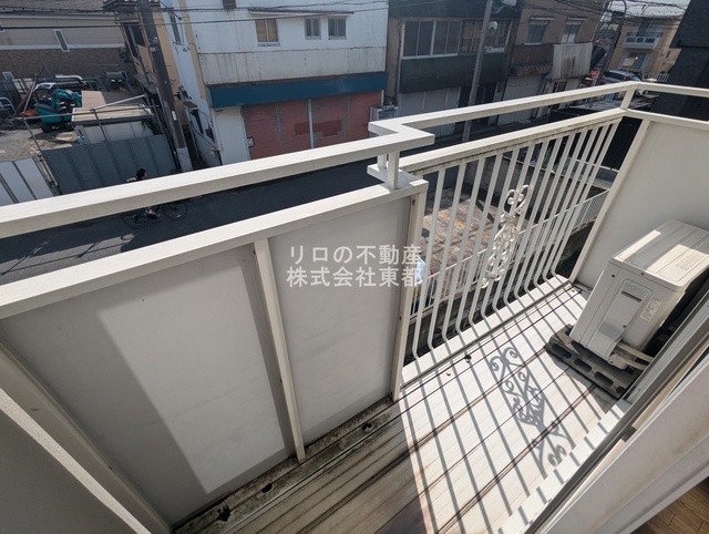 バルコニー　バルコニーがあるので洗濯物を太陽の下で干すことができます♪
