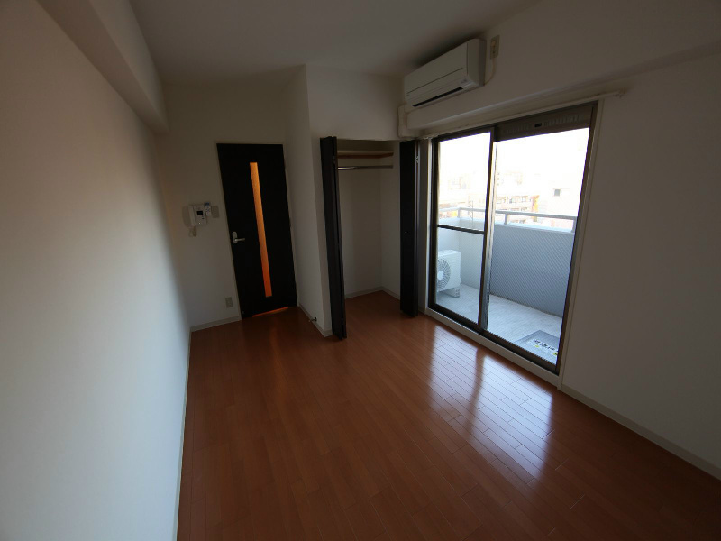 居室・リビング　洋室7帖　エアコン完備　クローゼット付