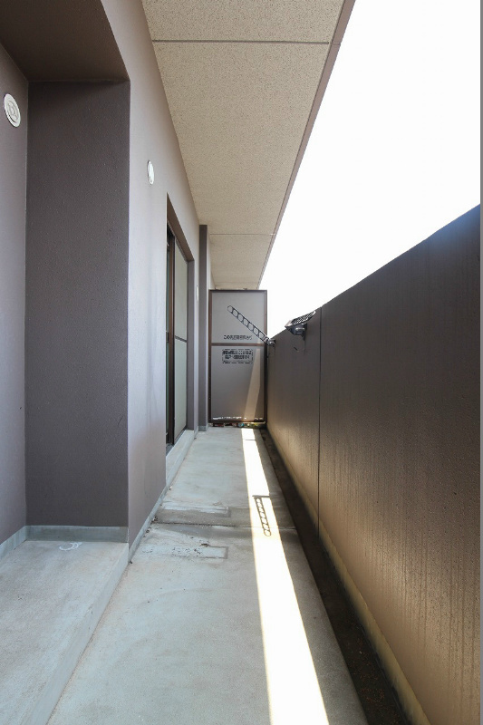 バルコニー　奥行きのあるバルコニー