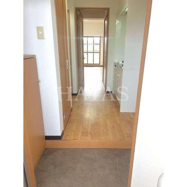 玄関　同物件別部屋です。