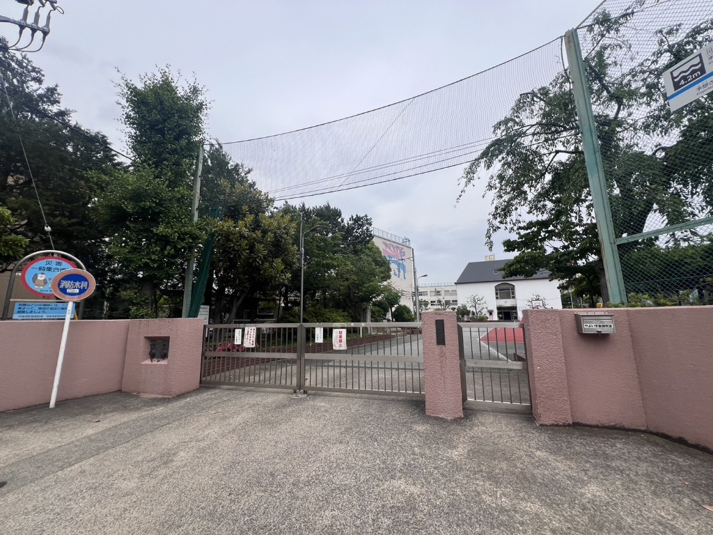 小学校　足立区立弥生小学校（小学校）まで655m