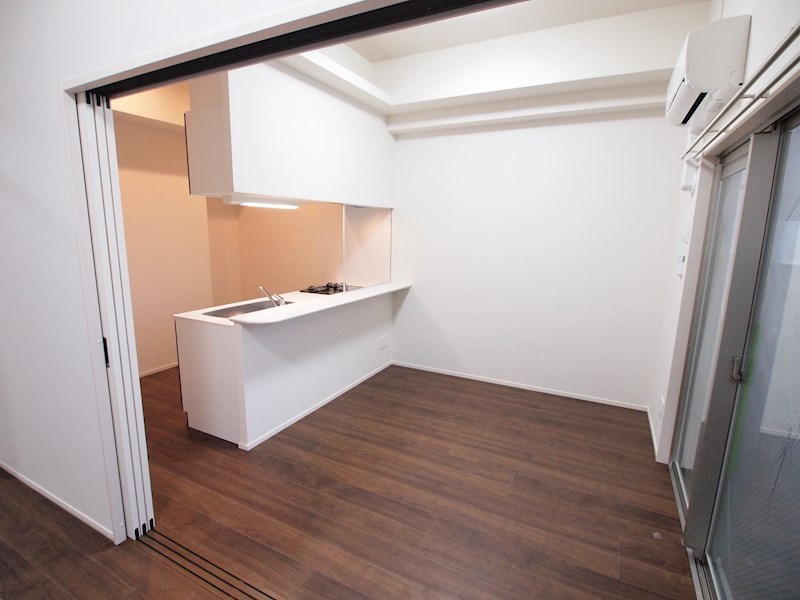 居室・リビング　リビング8.6帖の角部屋。