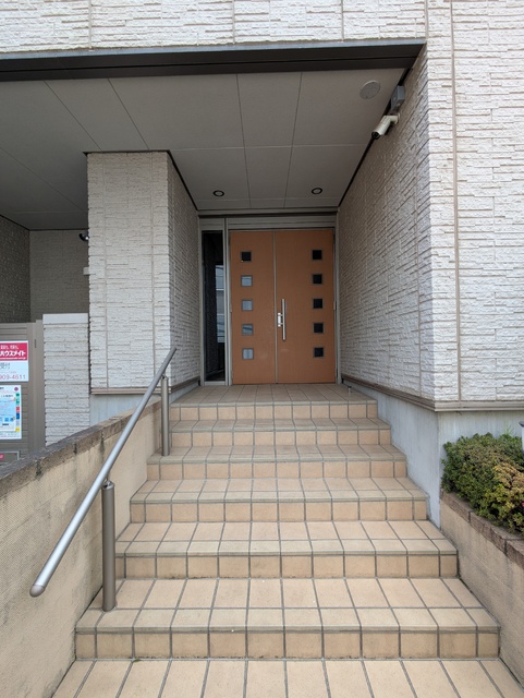 玄関　※別室参考写真　★収納力のある下駄箱★