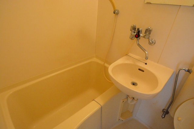 バス・シャワールーム　清潔感のある浴室です！