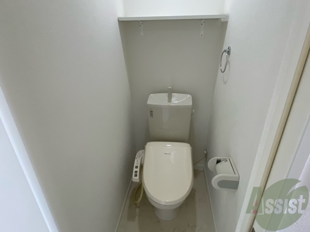 トイレ　ウォシュレットが付いているキレイなお手洗いです。