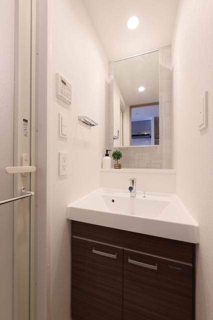 洗面設備　※写真は同タイプ住戸です。